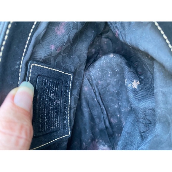 Coach Black Crossbody Bag with Adjustable Strap and Flap Closure y2k 7843 - Picture 4 of 5